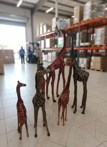 Fragile packing for African curios